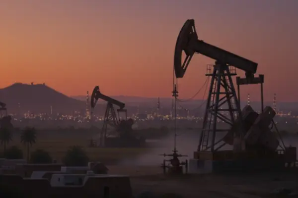 Іранські умови щодо Ормузької протоки підняли нафту в ціні 10 серпня