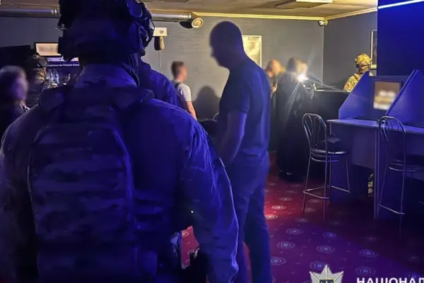 Підозра за ст. 203-2 ККУ: у Волочиську викрили підпільне казино у підвалі